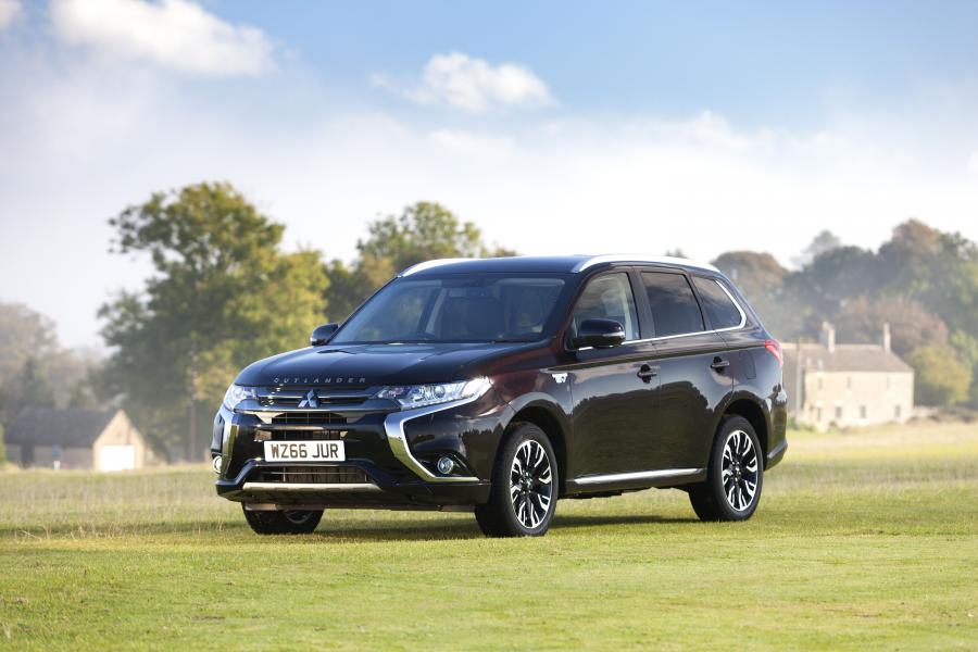  Mitsubishi Outlander PHEV Juro 2016 года  (UK) (фото 11 из 46)
